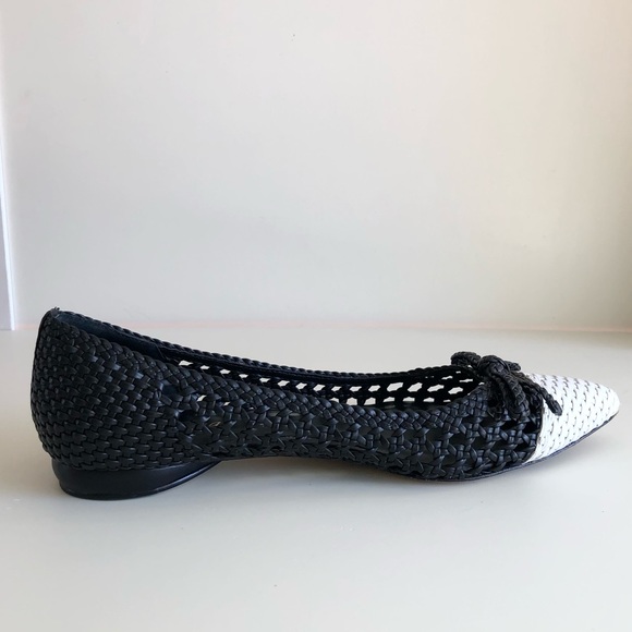 Delman Black and white woven flat slip-on with woven bow detail leather size 9 - Picture 12 of 17